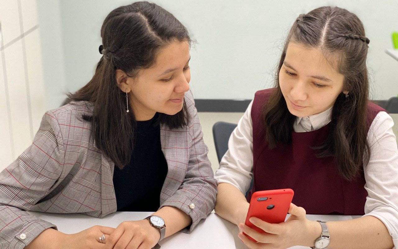 Навыки на всю жизнь: как девочки в Узбекистане изучают технологии и помогают другим