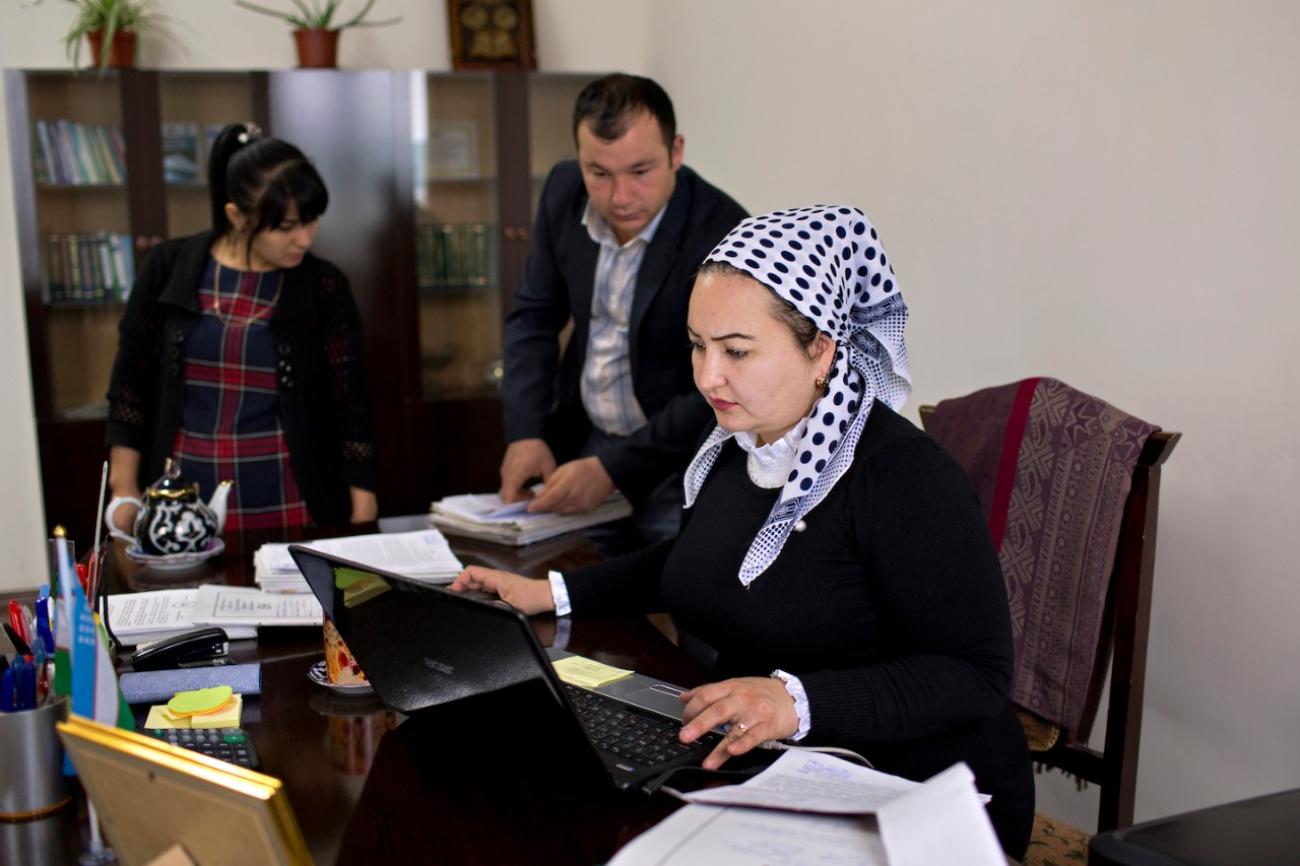 A judge at a civil court in Bukhara, Uzbekistan uses the E-SUD system, which she says helps combat and prevent corruption